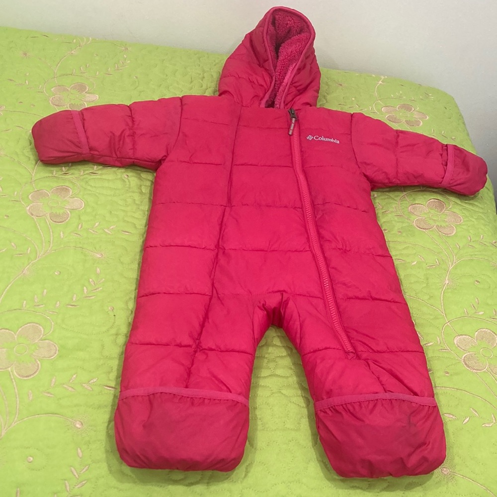 Gently used snow suit 6-12 months Columbia